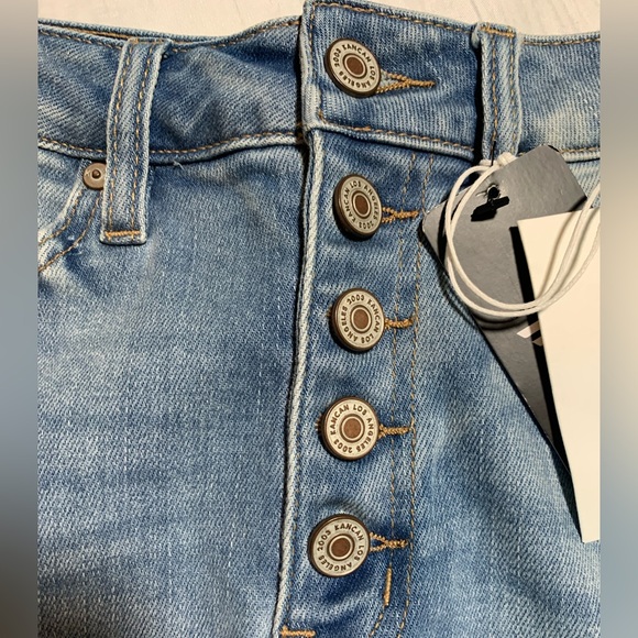 NWT KanCan High rise side panel short. Size 3/25. - Picture 5 of 10